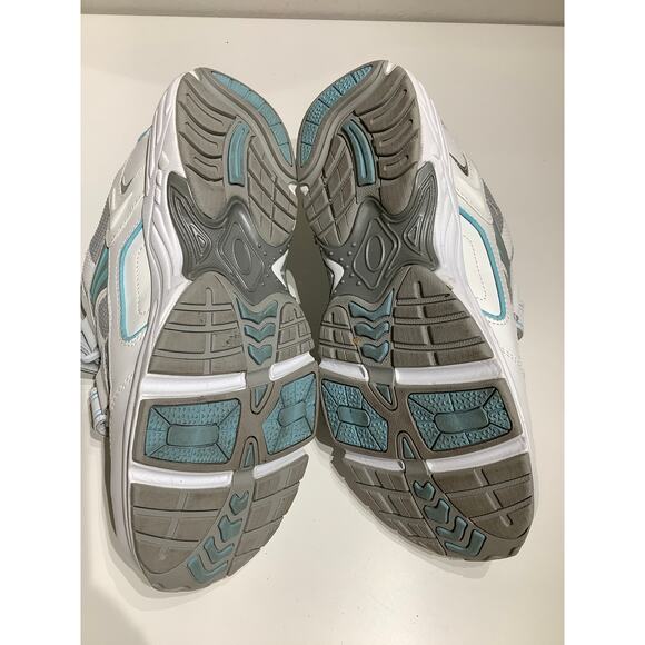 Vionic White & Light Blue Strap Sneakers Size 8 - Orthopedic, Comfort, Everyday - Picture 6 of 6